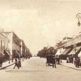 Raggiungiamo ora l�incrocio con corso Cavour. Ai due angoli della strada, fino alla met� del secolo scorso, si trovavano i due chioschetti di bevande di Pasquale Viola, soprannominato fatt-a ciucce